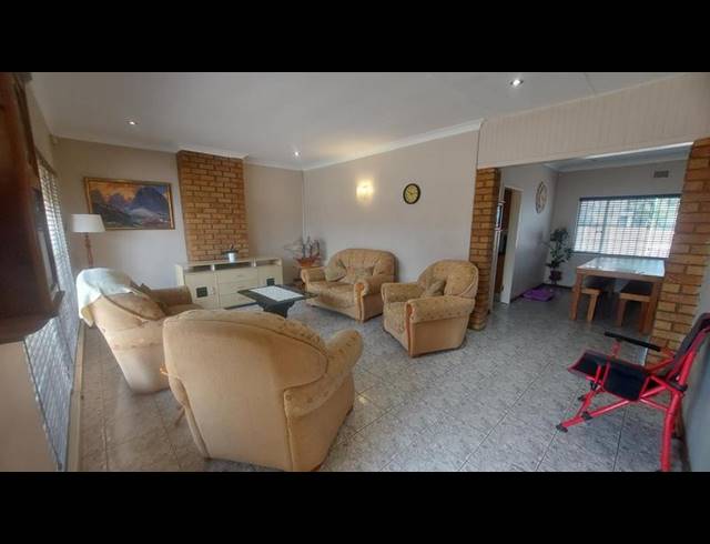 4 BEDROOM HOUSE FOR SALE IN FARRAR PARK
